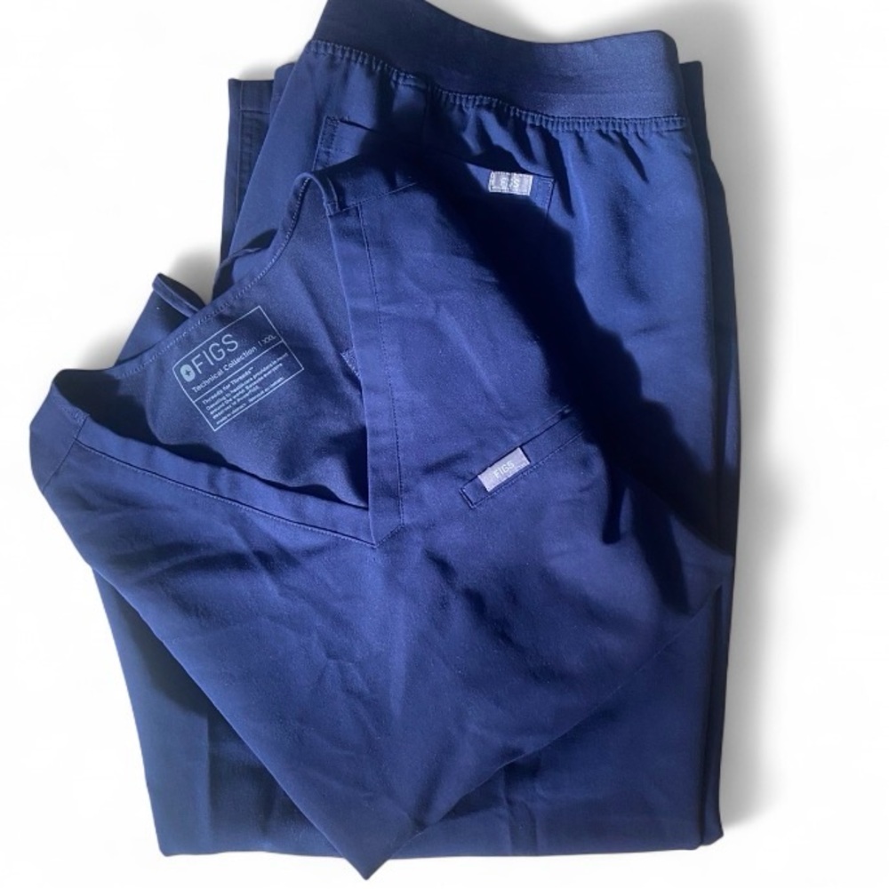 Figs Straight Leg Scrub Set in Navy